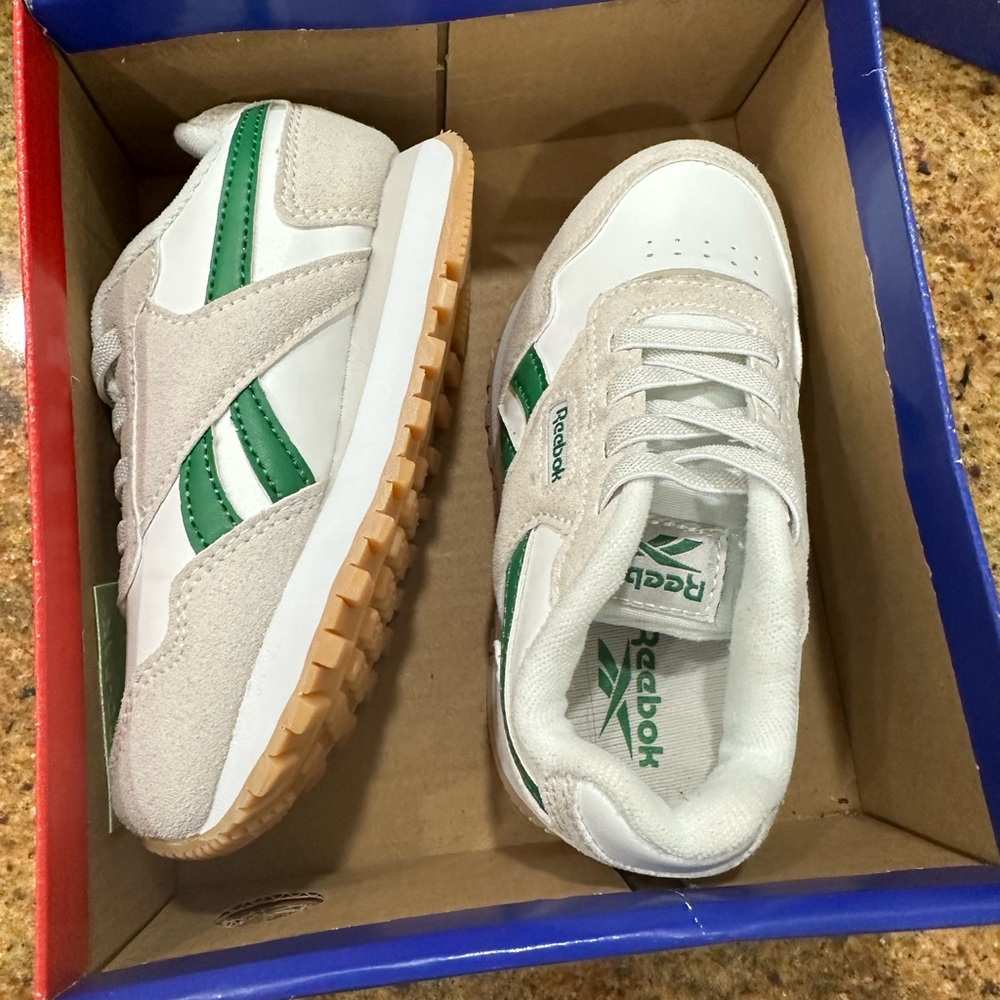 Toddler reebok sneakers size 8m brand new harman run double/white